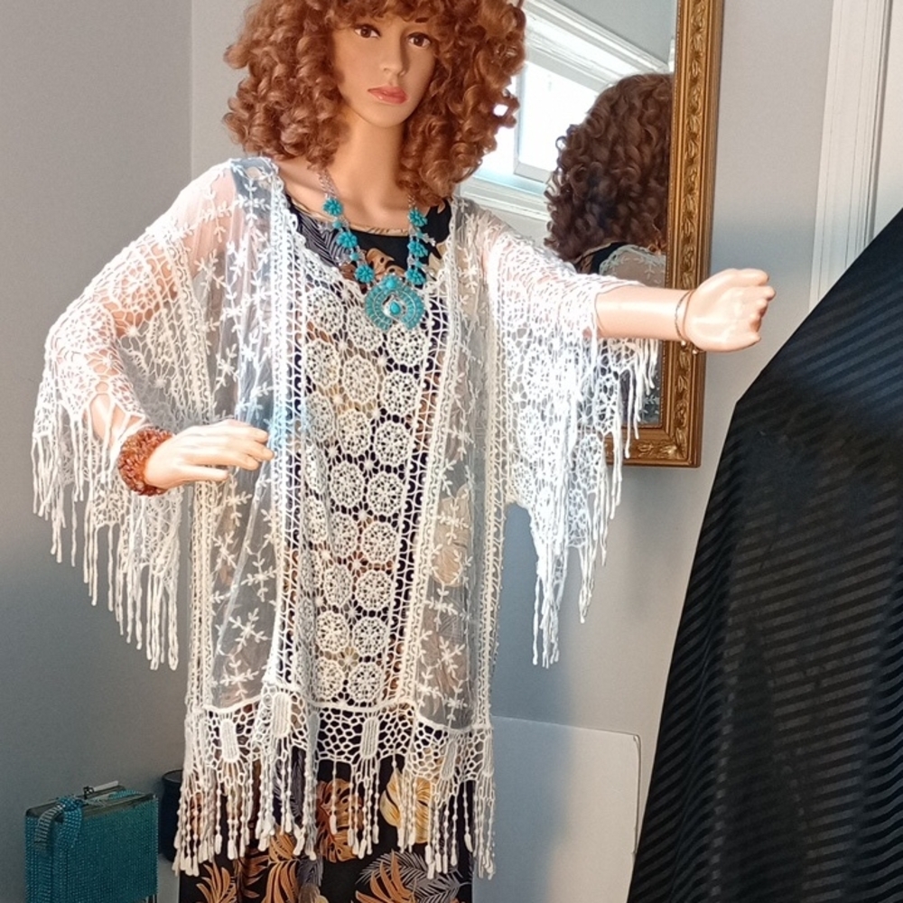 Elegant White Lace Fringe Duster, New.